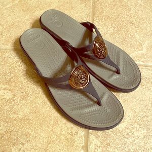 Women’s crocs size 9